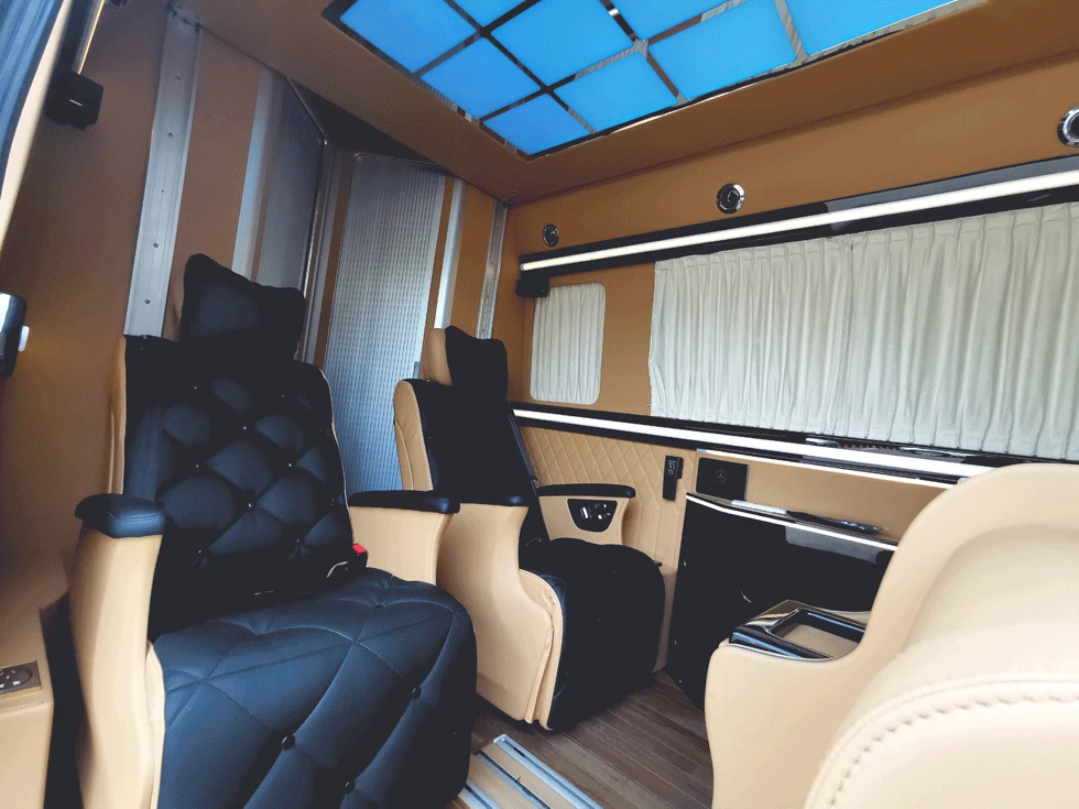 Nézze meg a Mercedes-Benz Sprinter lakóautó belső alkatrészeit