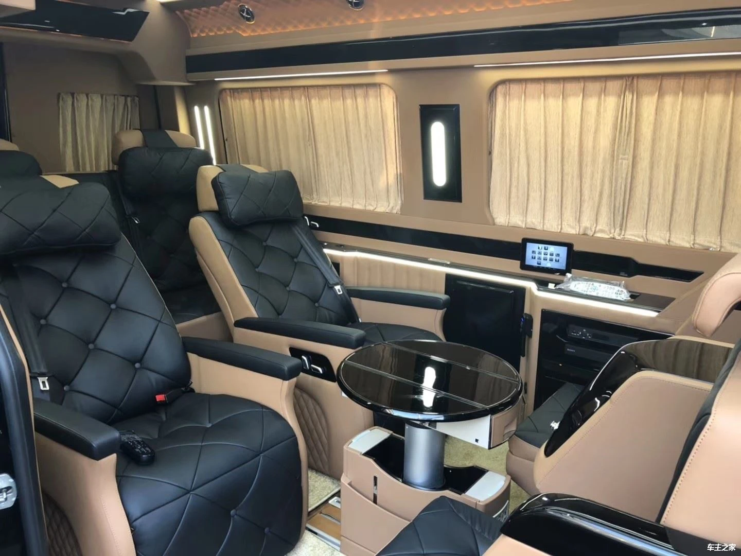 Frissen megjelent a Mercedes-Benz Sprinter belső módosító tokja, olyan luxus ...