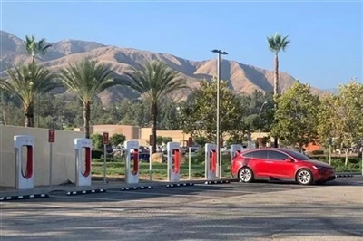 A Tesla új trükköket dolgozott ki a pótdíjak felszámítására a forgalmas órákban.
