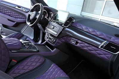 Topcar Módosított Mercedes AMG GLE 63 szénszálas és lila bőr belsővel.