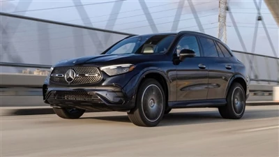 Mi versenyez a Mercedes GLC300-al